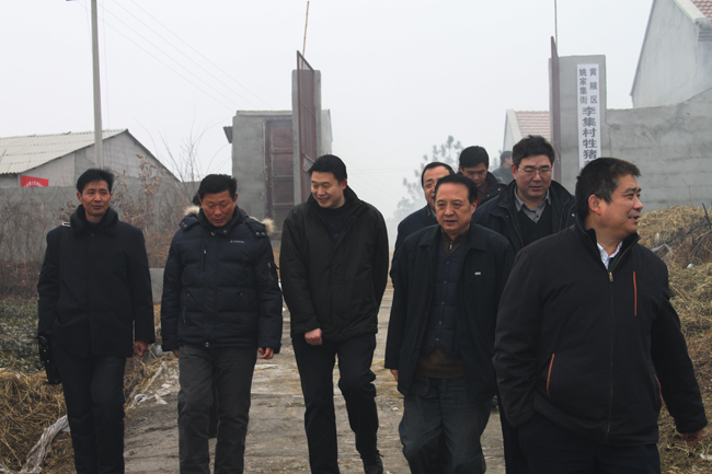 武汉市国土资源和规划局小康工作组赴黄陂区姚家集街李集村开展慰问