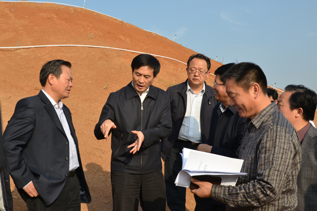 市委副书记市政法委书记胡曙光调研我市矿山地质环境治理示范工程并